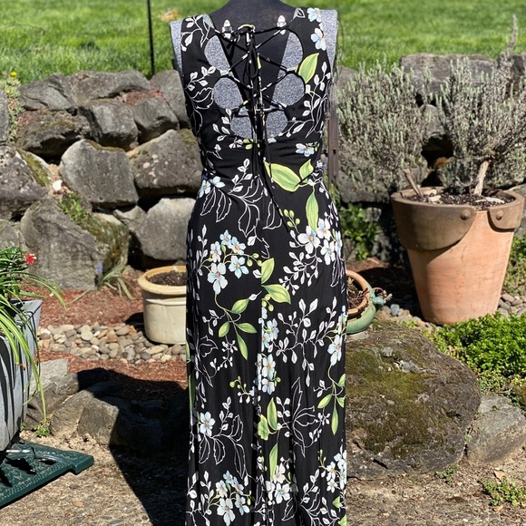 All That Jazz Gorgeous Flattering Dress - Picture 6 of 8